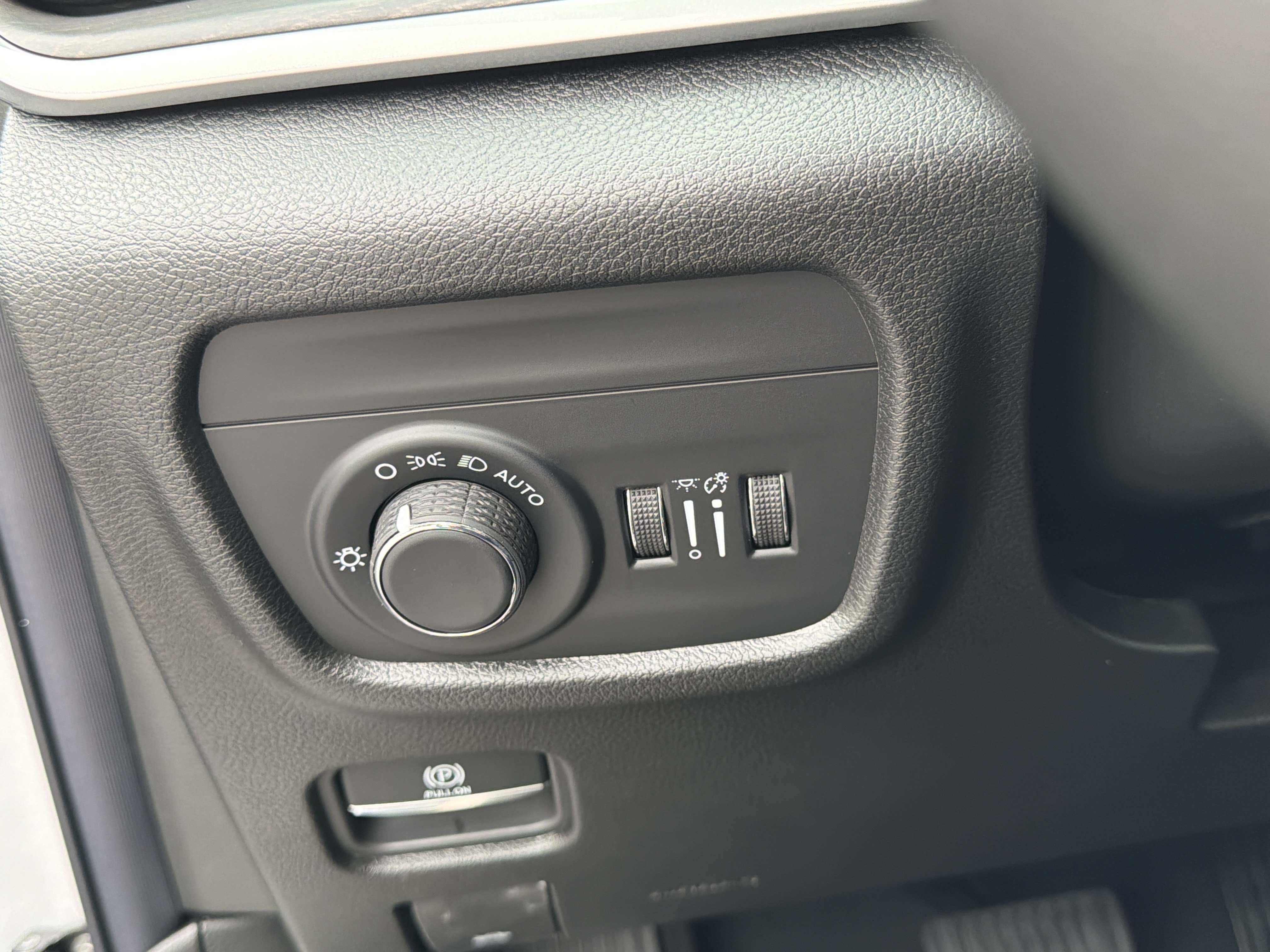 New 2026 Silver Zynith Exterior Paint Jeep Altitude image 37