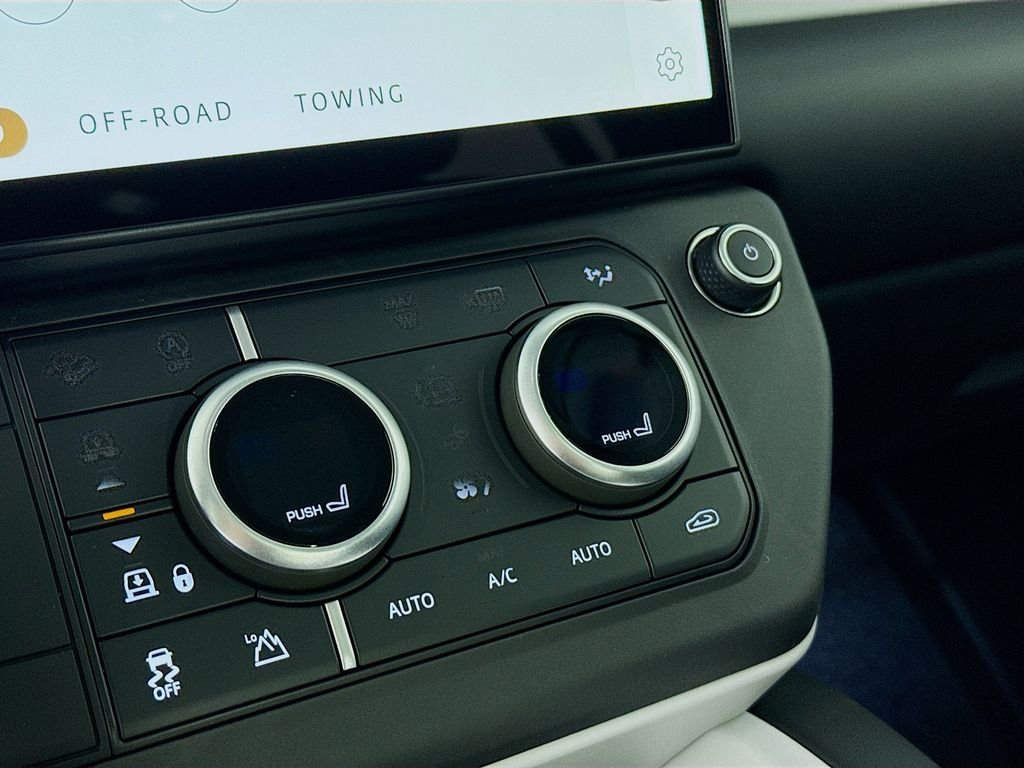 New 2026 Tasman Blue Land Rover S image 17