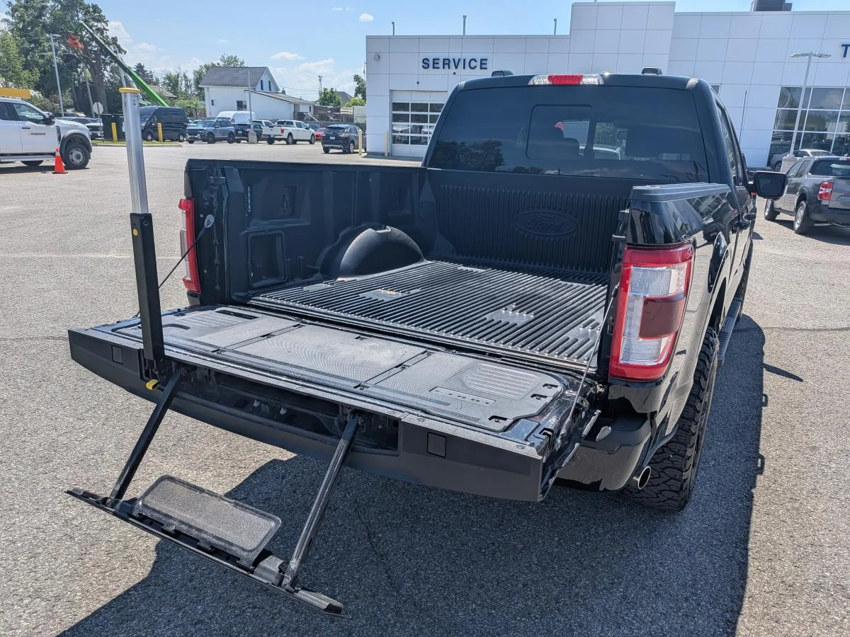 Used 2023 Black Ford Lariat 4wd Supercrew image 8