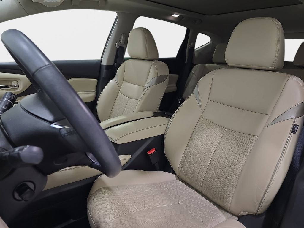 Used 2020 White Nissan Platinum image 18