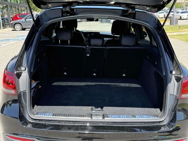 Used 2022 Obsidian Black Mercedes-Benz GLC 300 image 11