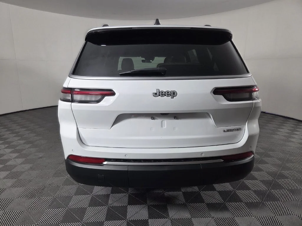 New 2026 Bright White Clear-Coat Exterior Paint Jeep Limited image 6