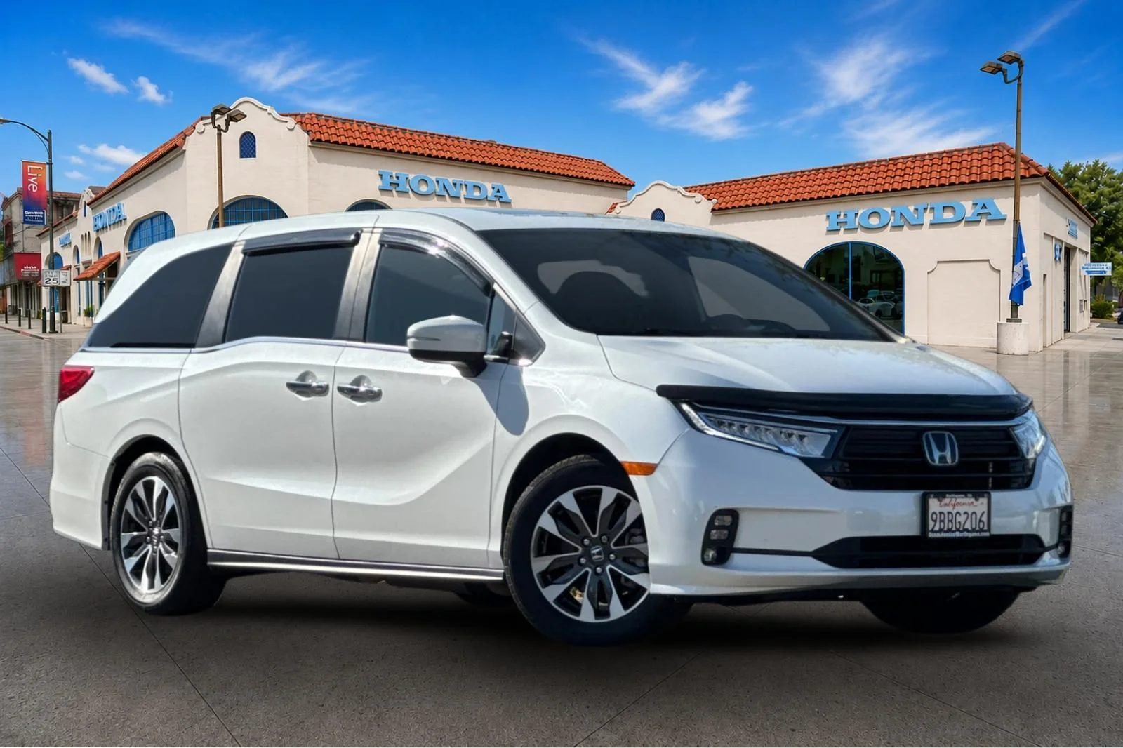 Certified Used 2022 Platinum White Pearl Honda EX-L image 2