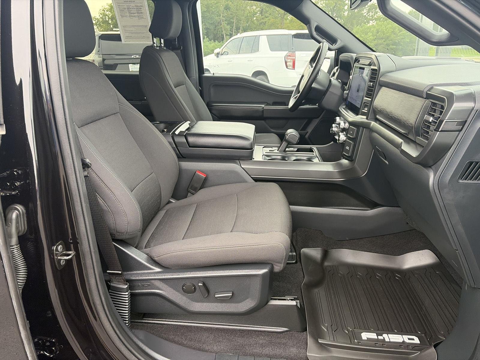 Used 2024 Agate Black Metallic Ford XLT image 18