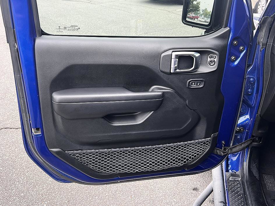 Used 2018 Ocean Blue Metallic Clearcoat Jeep Sport S image 19