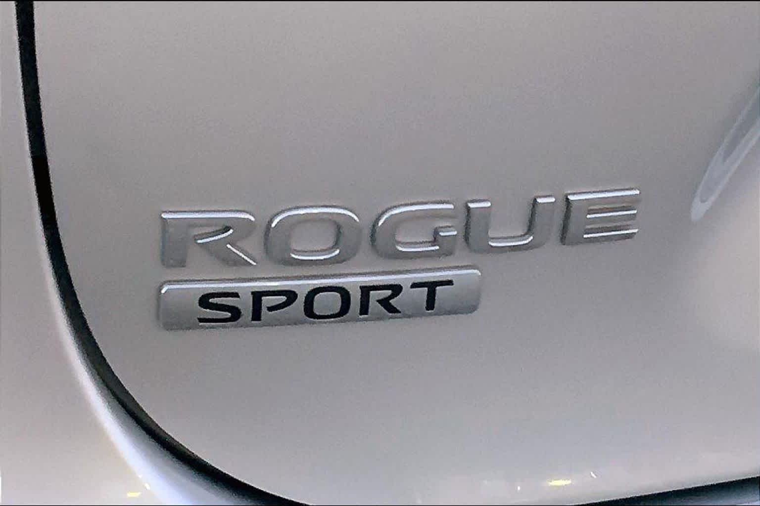 Used 2019 Brilliant Silver Metallic Nissan S image 28