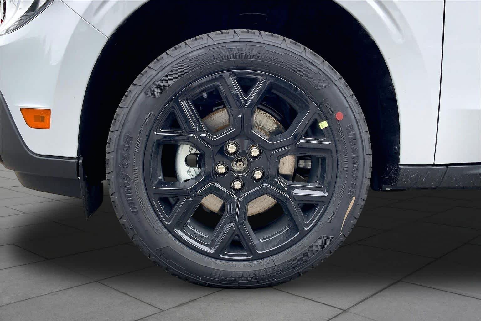 New 2026 Space White Metallic Ford XLT image 17
