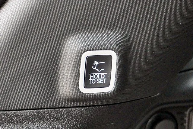 New 2026 Diamond Black Crystal Pearlcoat Jeep Limited image 17