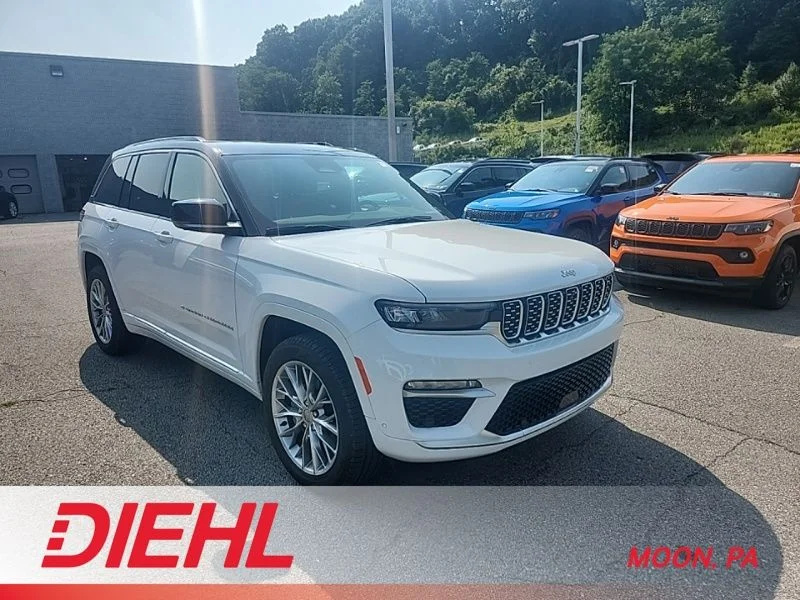 Used 2025 White Jeep Summit image 1