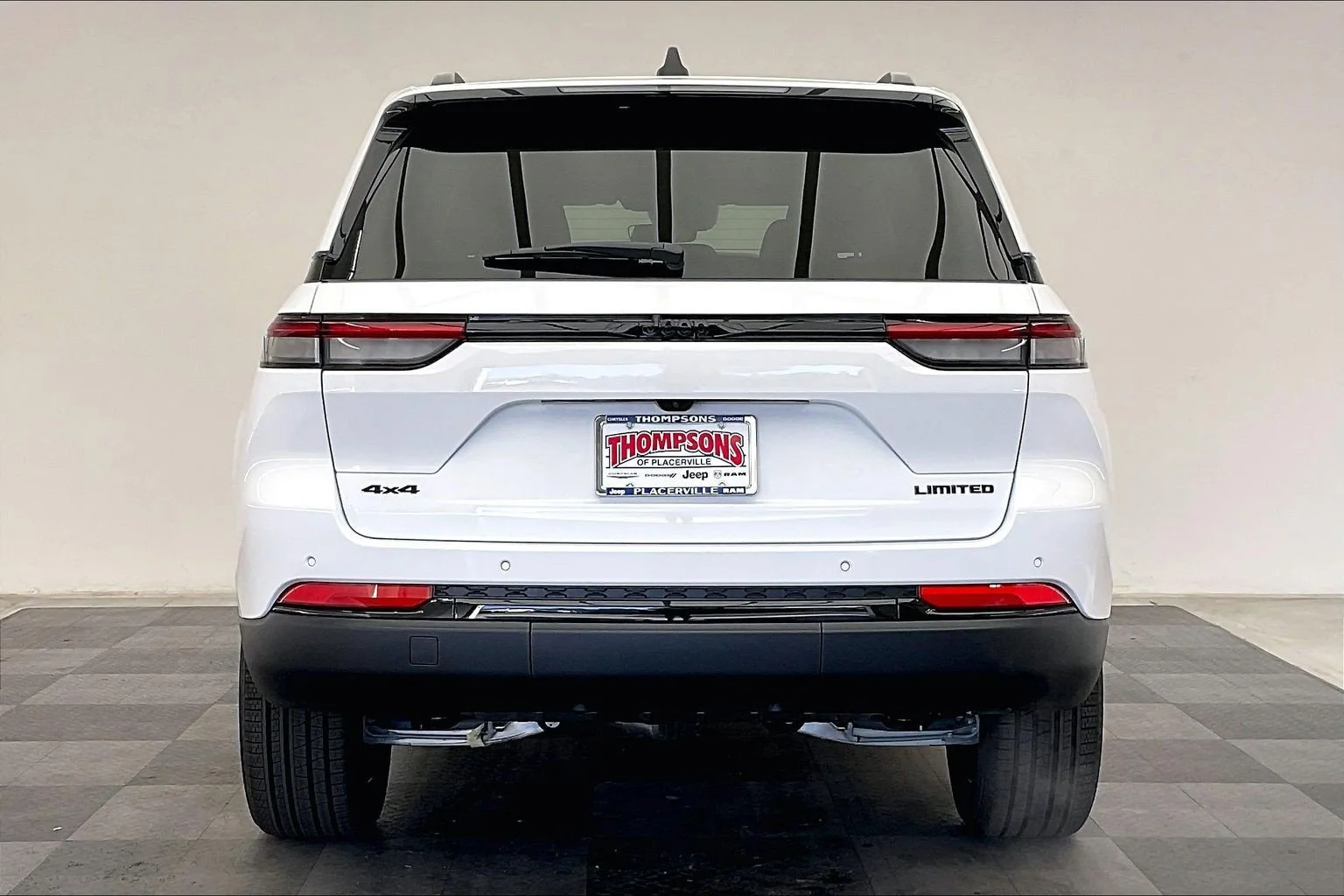 New 2025 PW7 Bright White Clear Coat Jeep Limited image 3