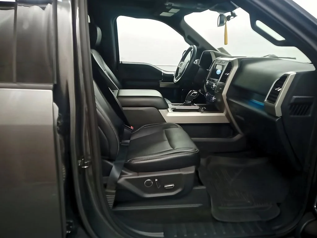Used 2018 Magnetic Ford LARIAT image 11