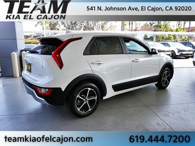 Used 2024 White Kia LX image 8