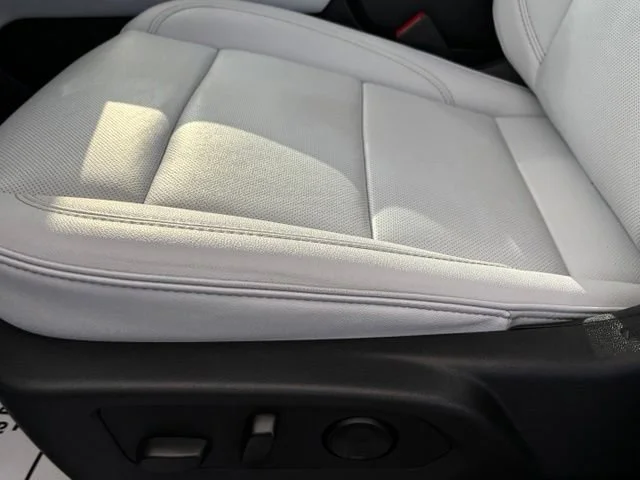 Certified Used 2026 Polar White Tricoat Chevrolet Premier image 12