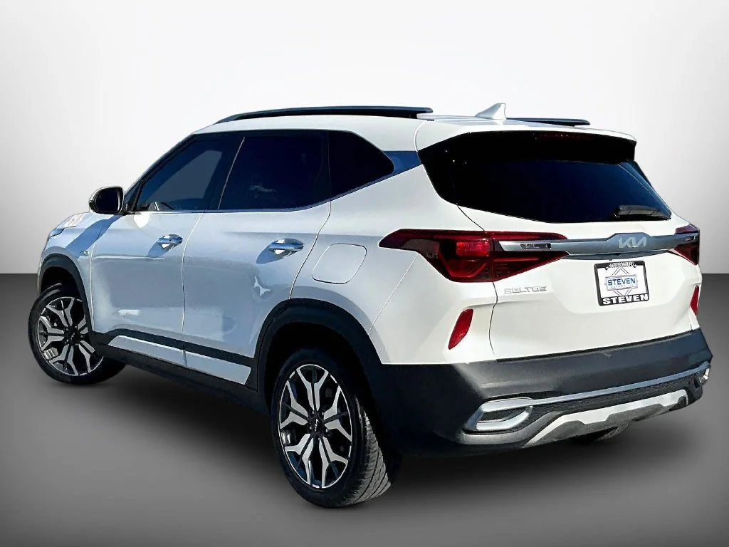 Used 2023 White Kia SX image 4