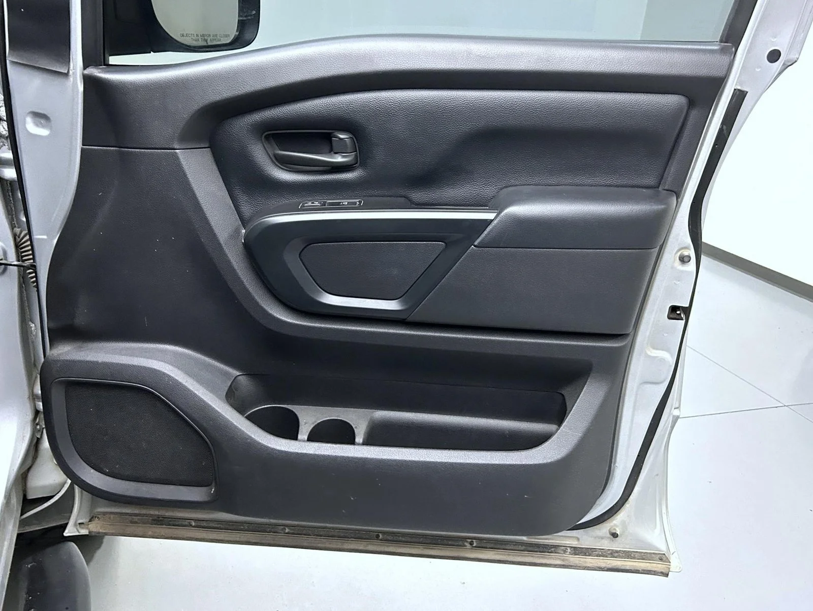 Used 2017 Silver Nissan S image 17