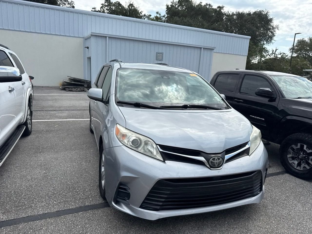 Used 2018 Silver Toyota LE image 3