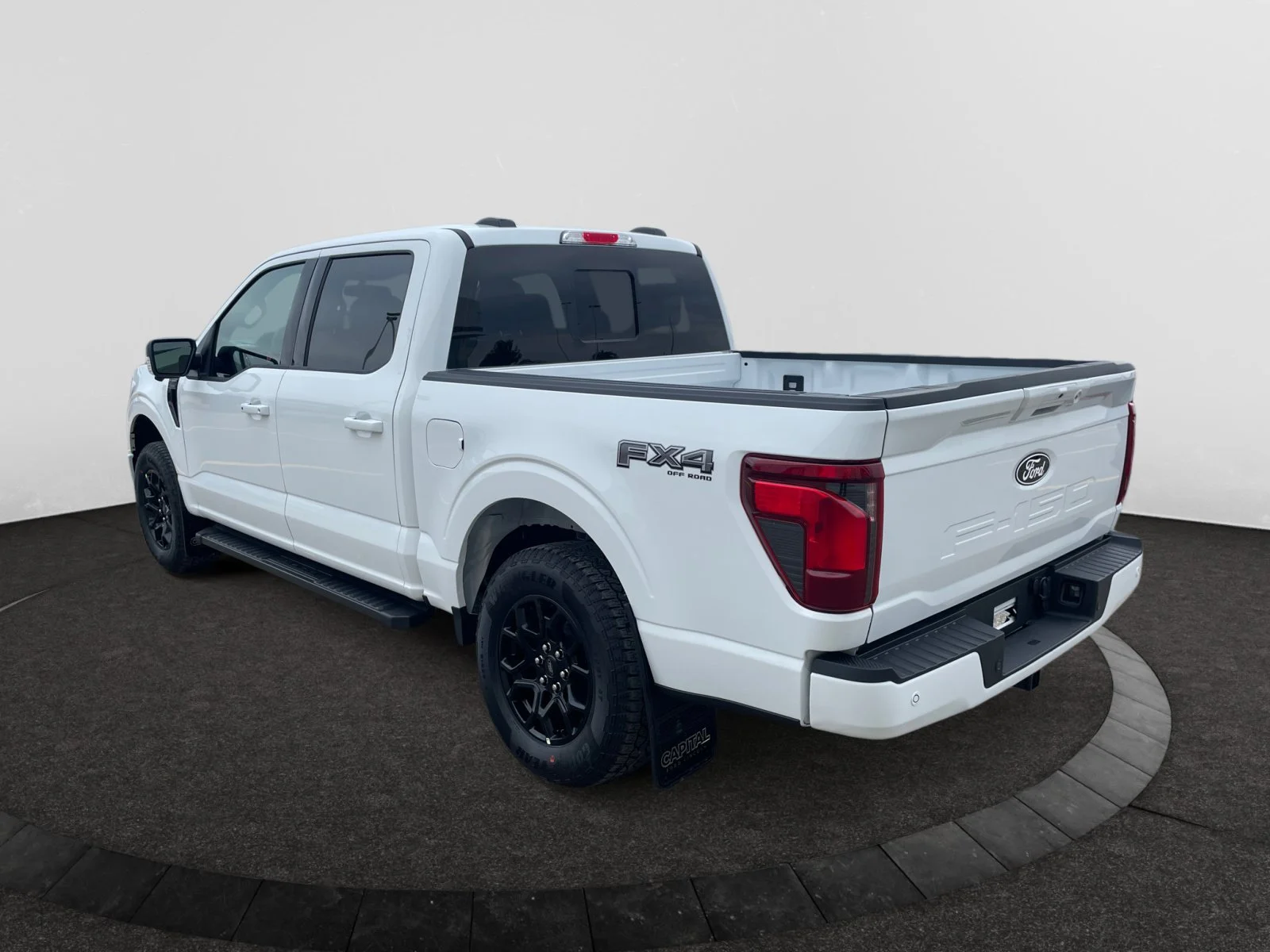 New 2026 Oxford White Ford XLT image 3