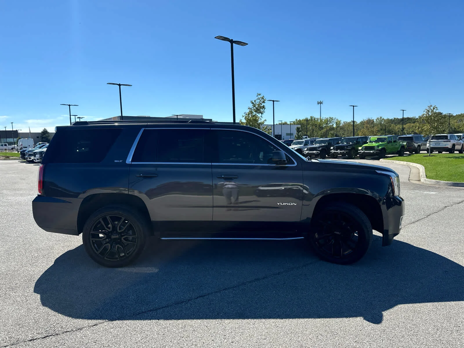 Used 2017 Iridium Metallic GMC SLT image 4