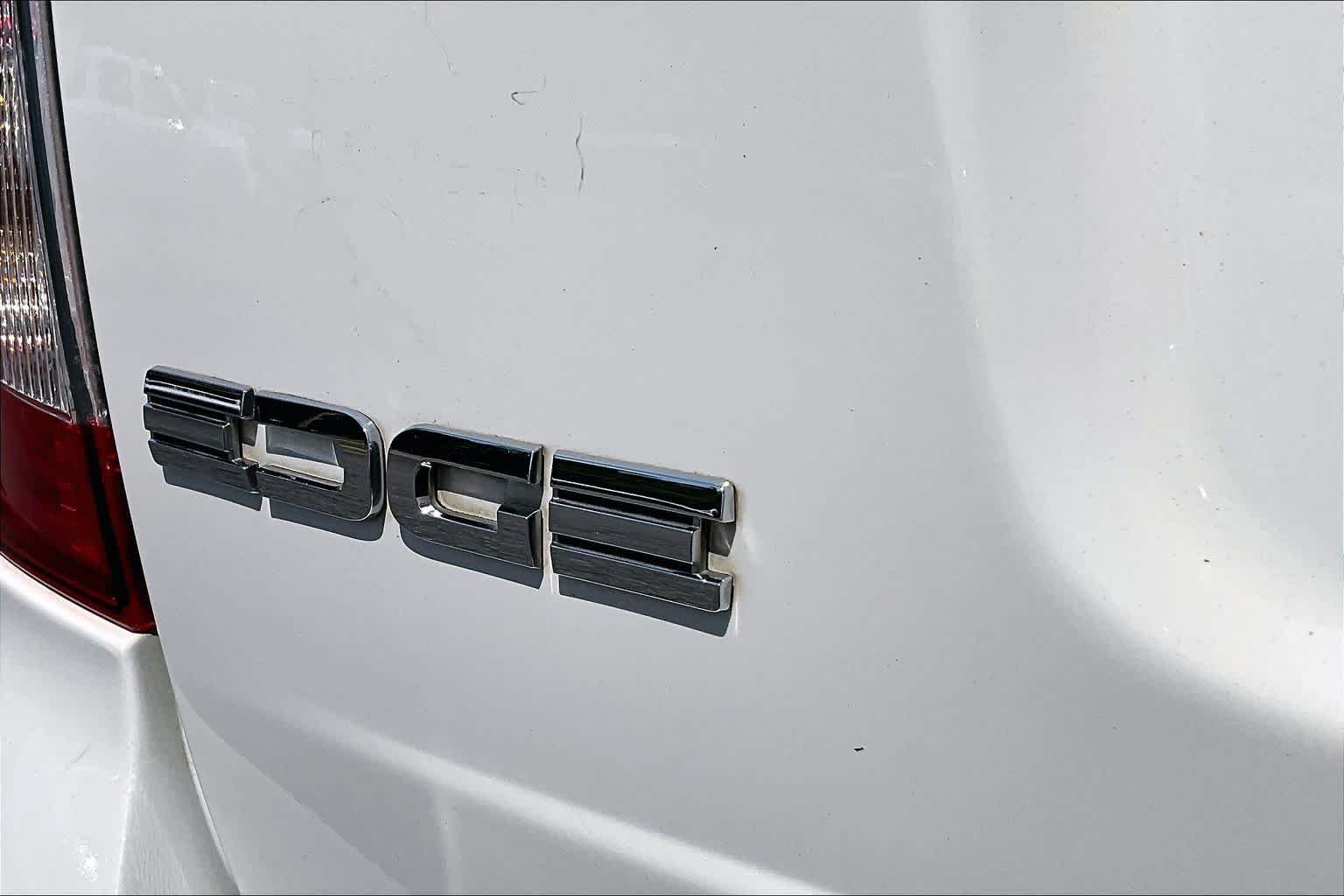 Used 2013 White Suede Ford SE image 9
