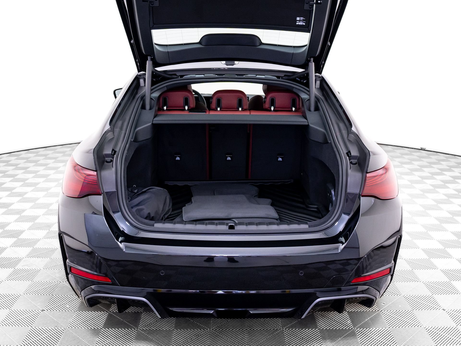 New 2026 Black Sapphire Metallic BMW xDrive40 image 36