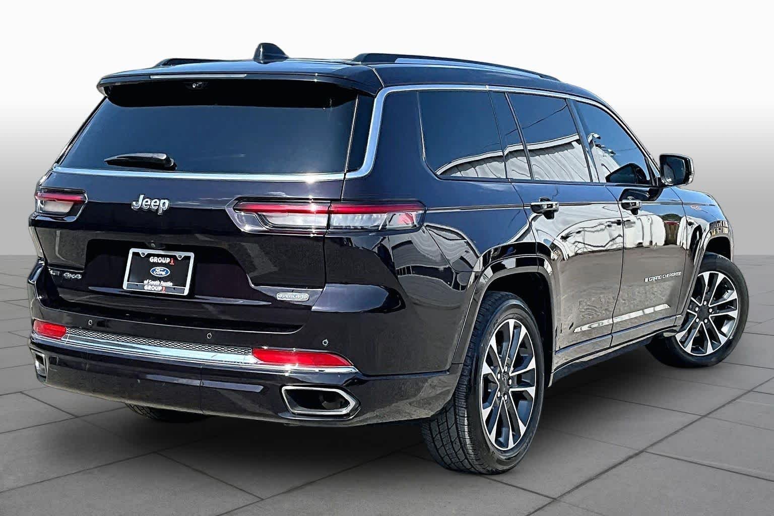 Certified Used 2023 Ember Pearlcoat Jeep Overland image 13