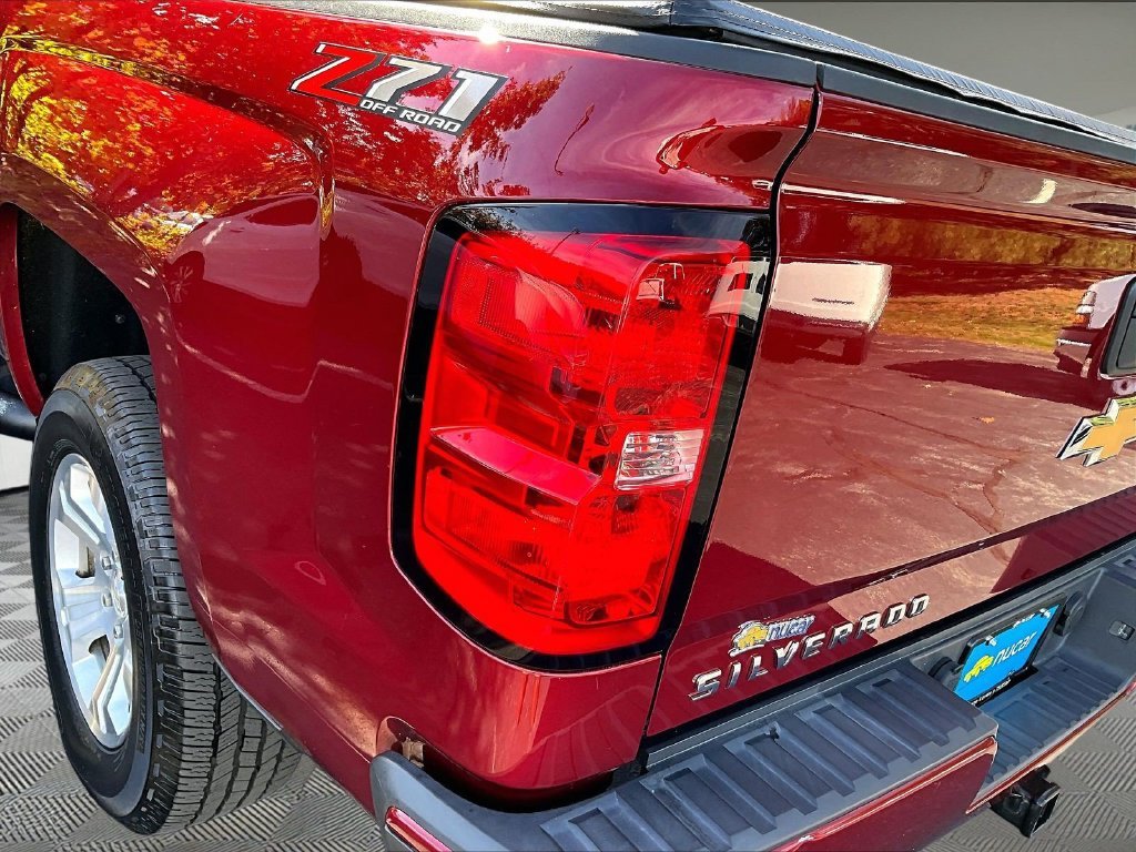 Used 2018 Red Chevrolet LT image 34
