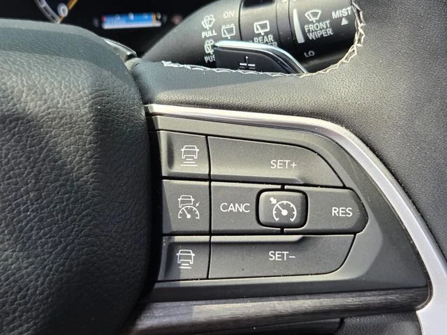 Used 2025 Silver Jeep Limited image 26