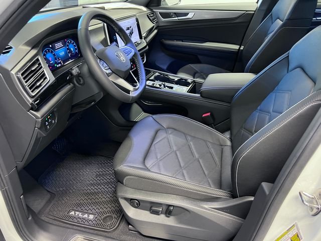 New 2026 White Volkswagen SE w/Technology image 7