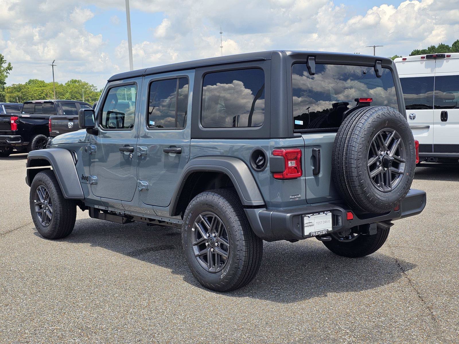 New 2026 Anvil Clear-Coat Exterior Paint Jeep Sport S image 13