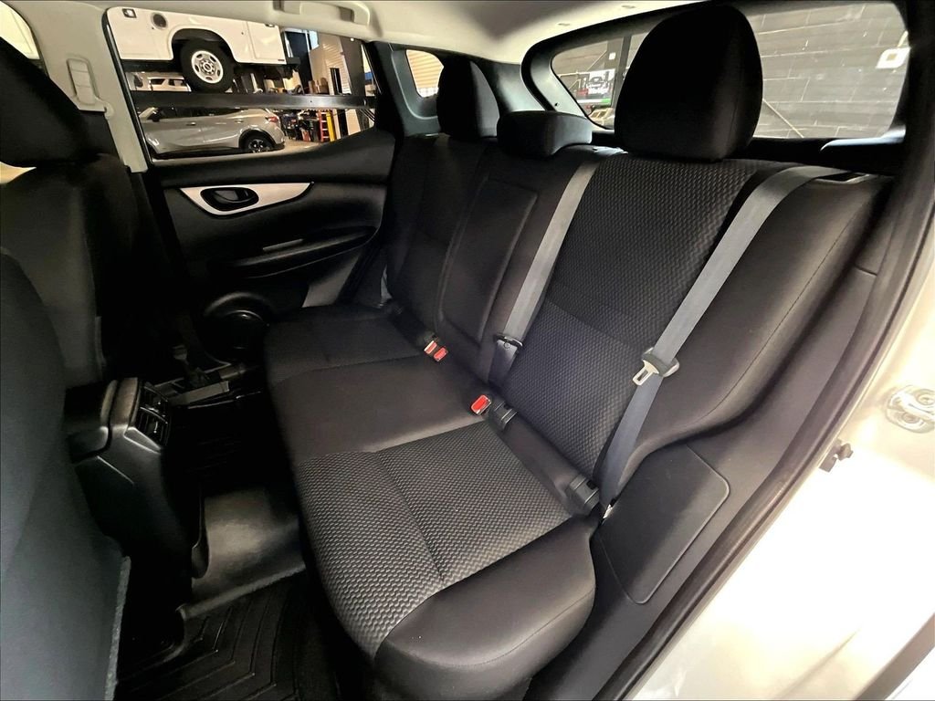 Used 2019 Silver Nissan S image 15