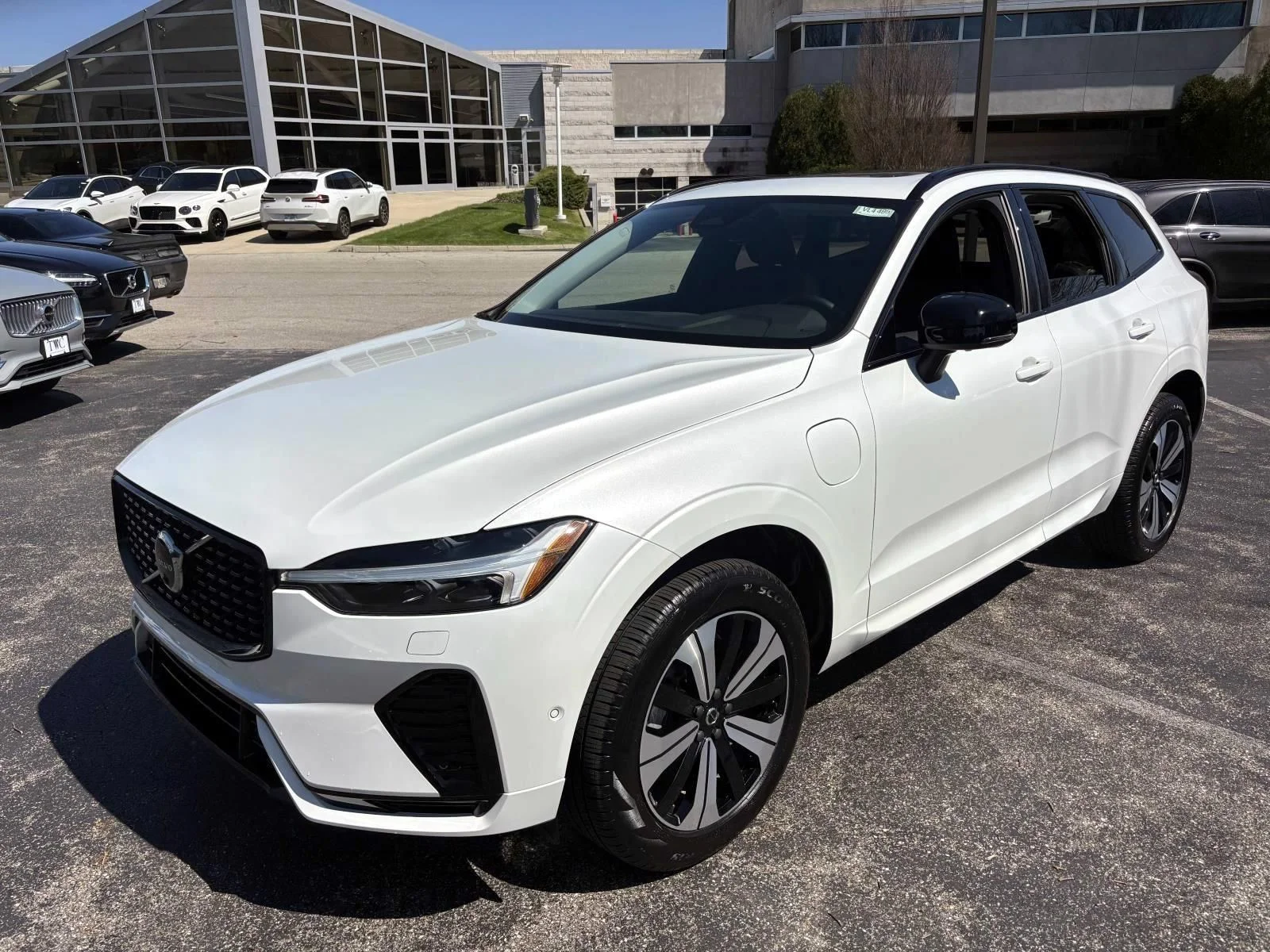 2025 Volvo XC60 Plus