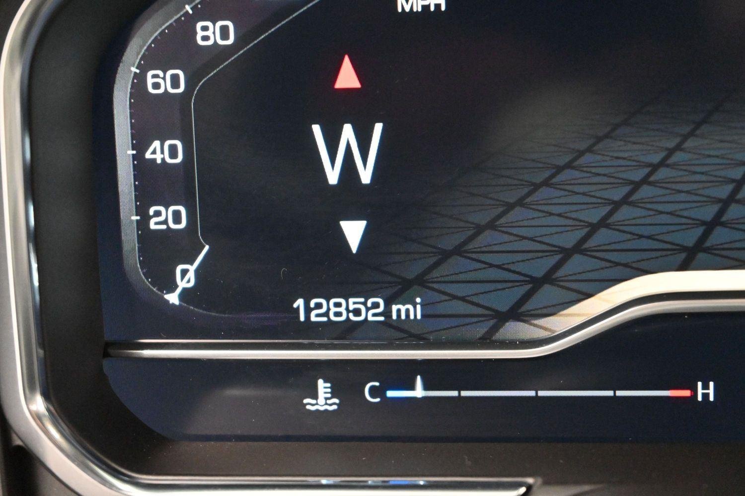 Used 2025 Onyx Black GMC Denali image 21