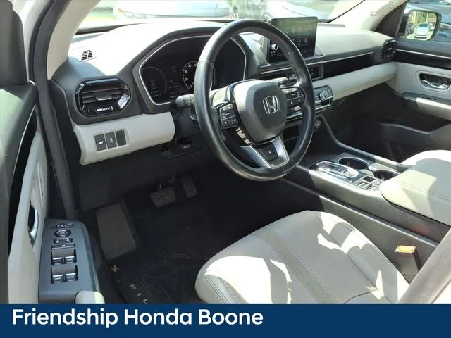 Used 2025 White Honda Touring image 21