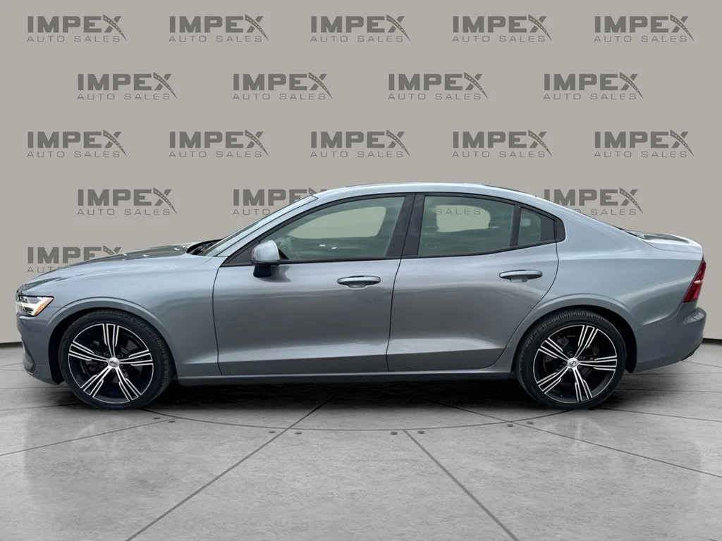 Used 2020 Gray Volvo T5 Momentum image 2