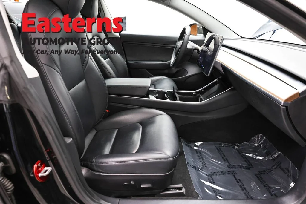 Used 2018 Black Tesla Mid Range image 18
