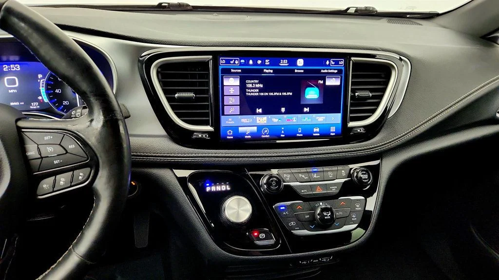 Used 2021 Brilliant Black Crystal Pearlcoat Chrysler Touring L AWD w/ Premium & Safety Sphere Group image 17