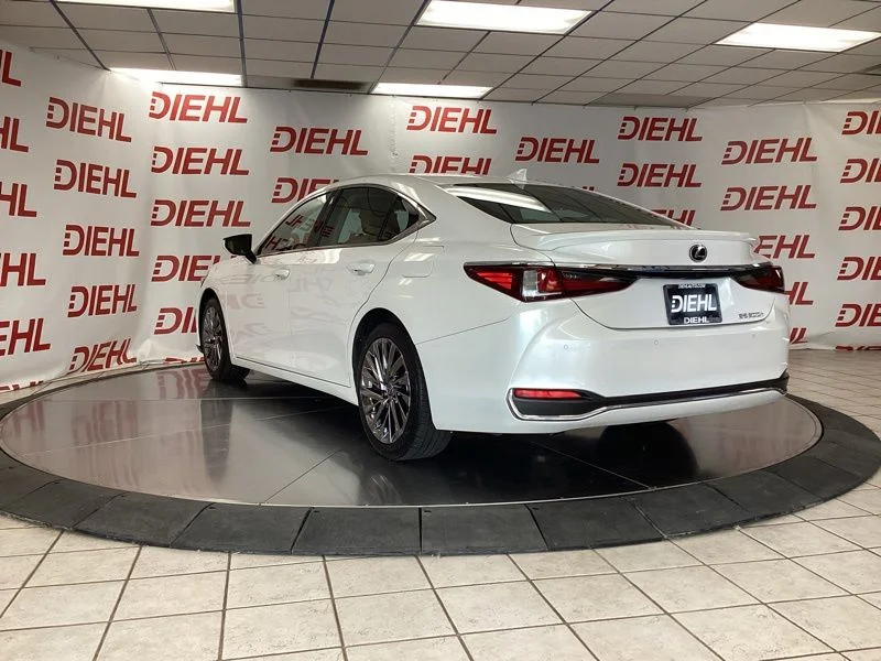Used 2024 White Lexus 300h Luxury image 5