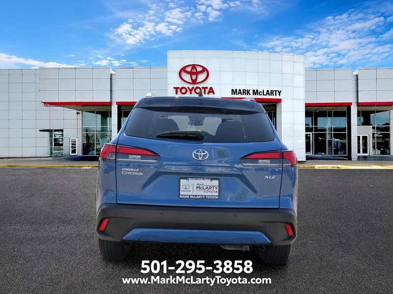 Used 2026 Blue TOYOTA XLE 2WD image 4
