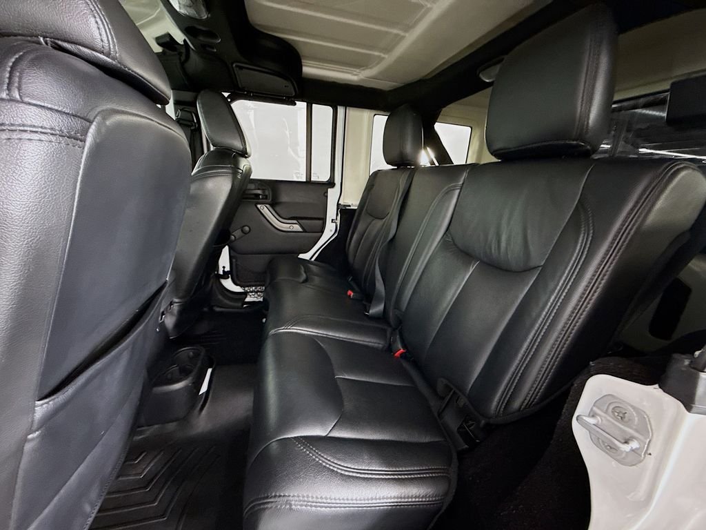Used 2015 White Jeep Unlimited Sport image 18