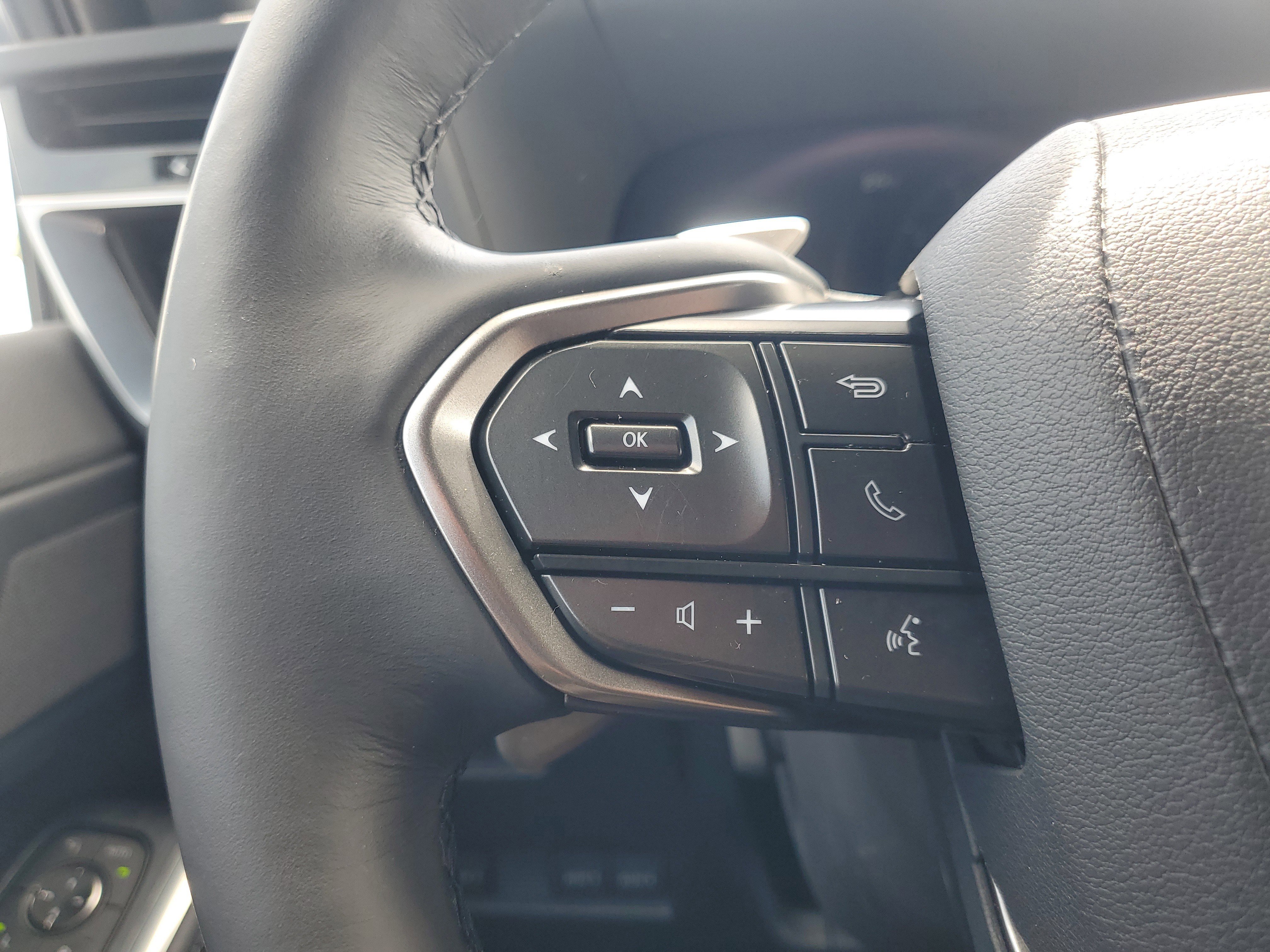 Used 2025 Silver Lexus GX 550 Overtrail+ image 25