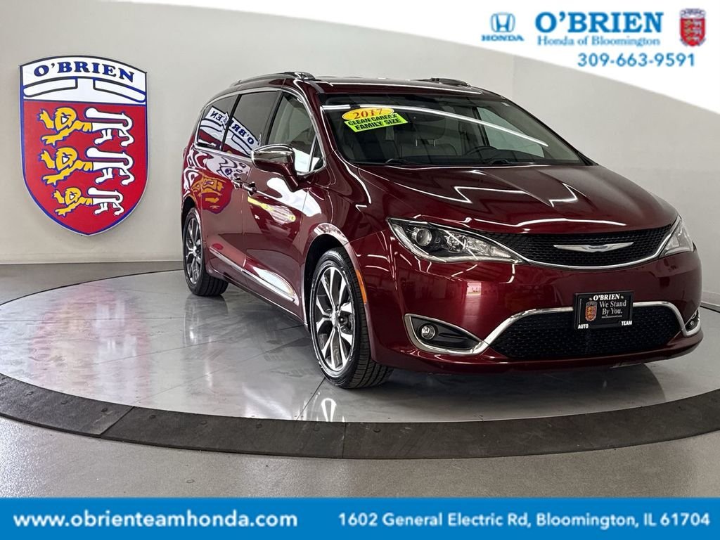 2017 Chrysler Pacifica Limited's photo