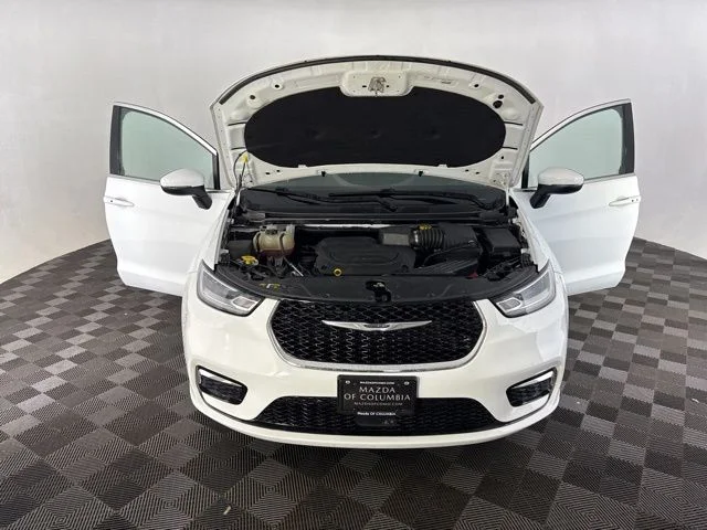 Used 2023 White Chrysler Touring L image 11