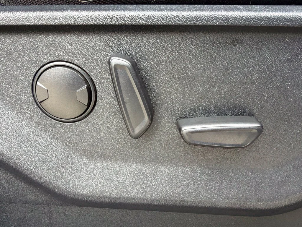 Certified Used 2024 Avalanche Ford XLT image 27