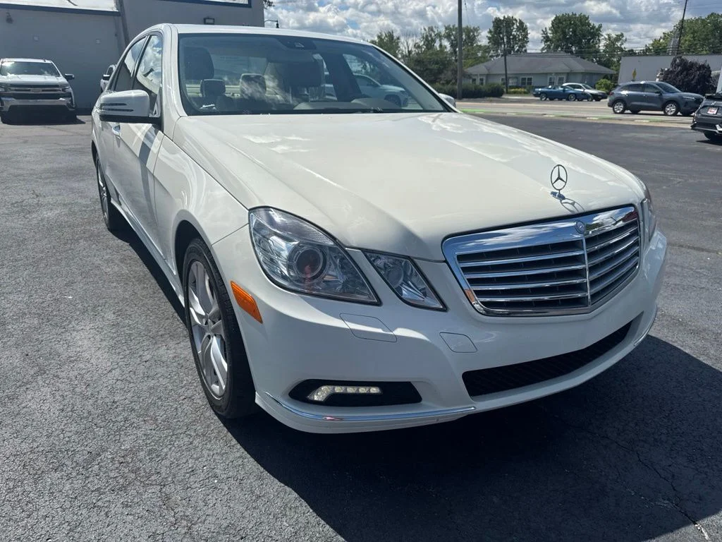 Used 2010 Diamond White Metallic Mercedes-Benz E 350 image 49