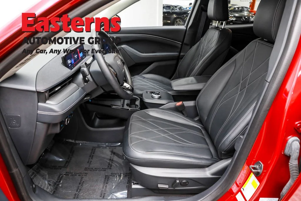 Used 2024 Red Ford Select image 14
