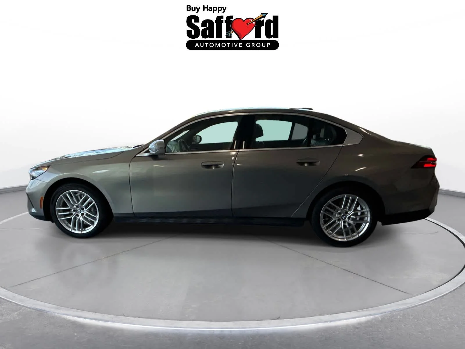 Used 2024 Oxide Grey Metallic BMW 530i xDrive image 10