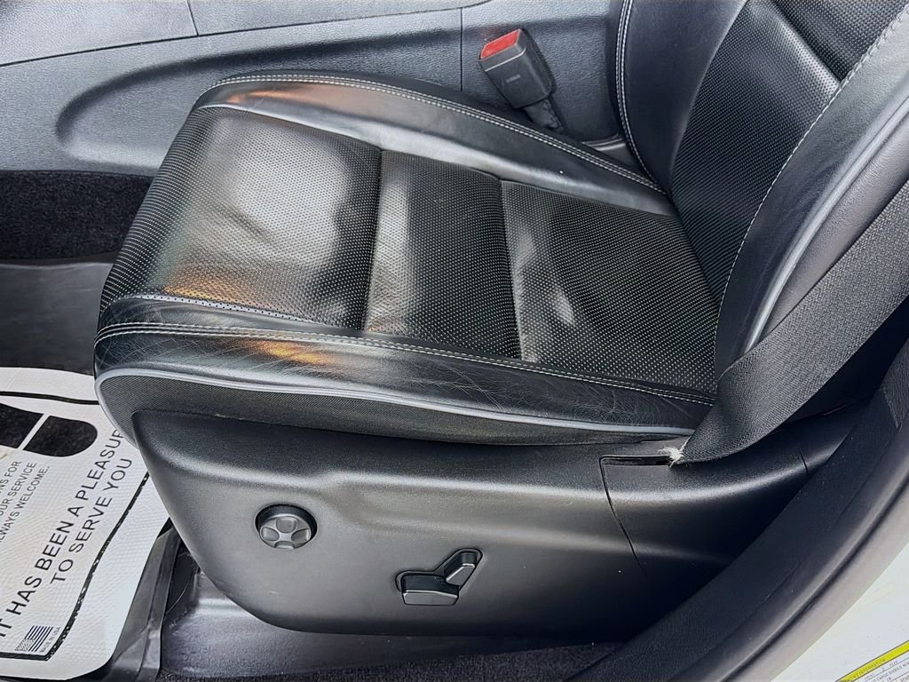 Used 2019 Ivory 3-Coat Jeep Overland image 20