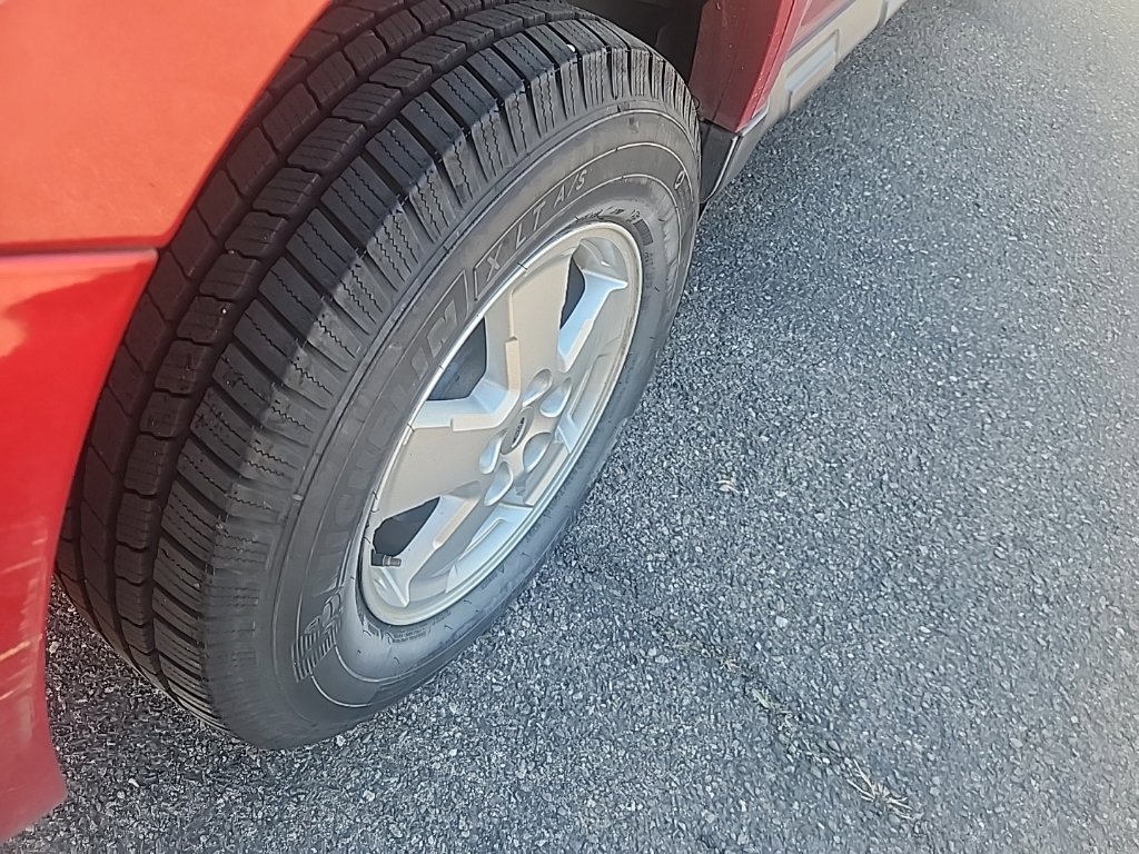 Used 2010 Red Ford XLS image 14