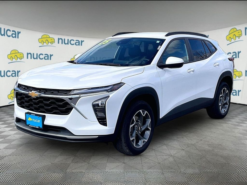 Used 2025 White Chevrolet LT image 3