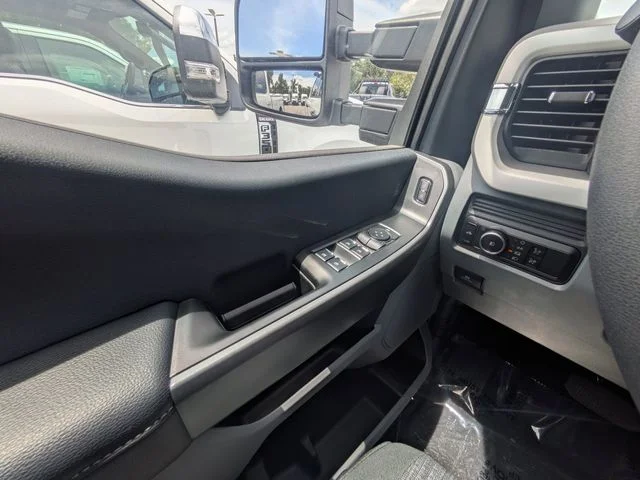 New 2026 Oxford White Ford F-250® XLT image 18